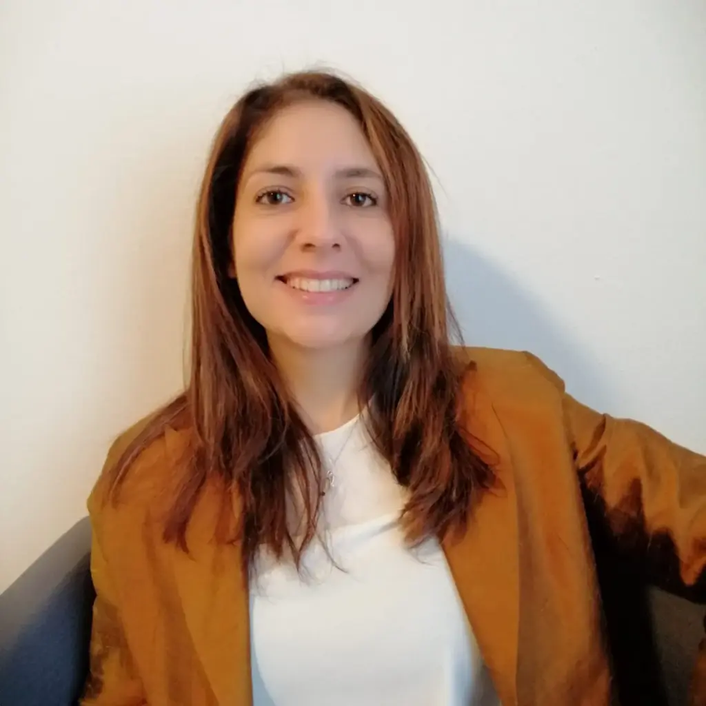 Foto d.ssa Benedetta Fini Psicologa e Psicoterapeuta Massa e Versilia logo